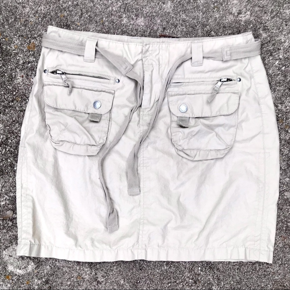 y2k tommy hilfiger mini cargo skirt ❤️‍🔥 low rise, 6 pockets, and a belt!